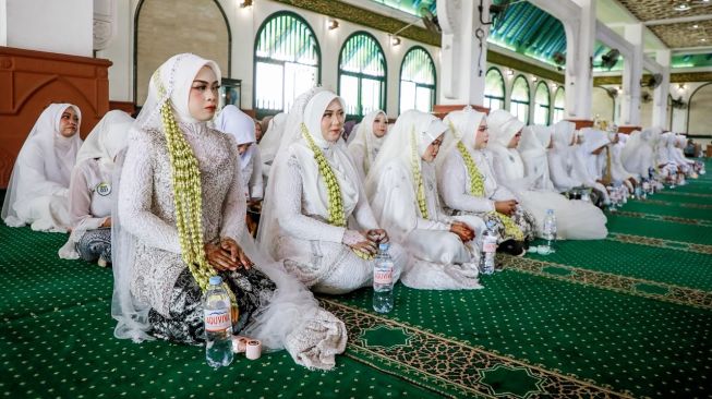 Program nikah gratis bertajuk Mantu Santri atau Nikah Akbar di Masjid Agung Jawa Tengah (MAJT), Semarang, Rabu (21/10/2026). [Istimewa]