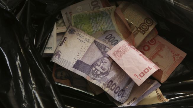 Arti Mimpi Menemukan Uang Kertas di Jalan Pertanda Apa? Ini 10 Tafsirnya