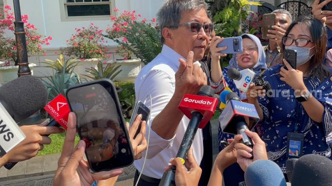 Rocky Gerung Beri Dua Finger Heart untuk Nilai Dua Tahun Pemerintahan Prabowo