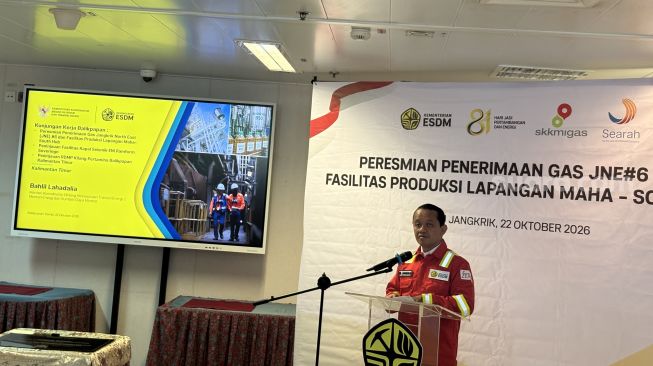 Menteri ESDM Bahlil Lahadalia, dalam peresmian operasional sumur gas Jangkrik North East-6 (JNE-6) dan fasilitas produksi Lapangan Maha South Hub di lepas pantai Kalimantan Timur. [Suara.com/Yaumal Asri Adi Hutasuhut].