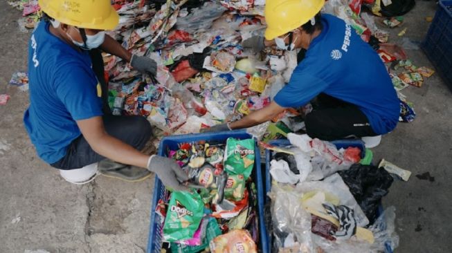 Sampah Plastik Bali Tak Cukup Diatasi dengan Memilah, Ini Masalah di Balik Daur Ulang