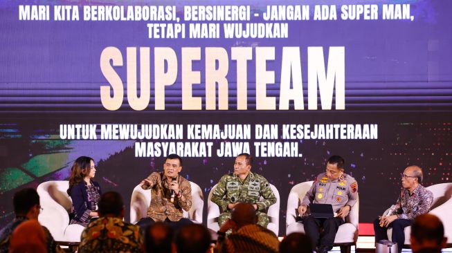 Gubernur Jawa Tengah, Ahmad Luthfi di acara Forum Investasi Jawa Tengah dan Detik Jateng-Jogja Award 2026 di Kawasan Ekonomi Khusus (KEK) Industropolis Batang, Jumat, 23 Oktober 2026.