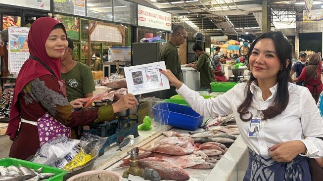 BRI Sosialisasikan QRIS kepada Pedagang Pasar Kranggan Yogyakarta, Dorong Transaksi Nontunai
