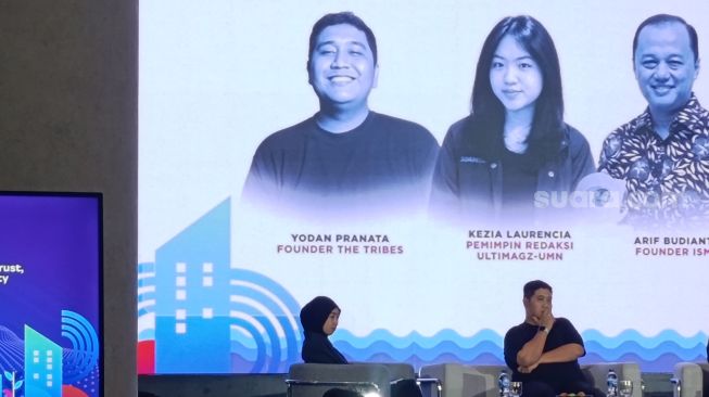 Founder The Tribes, Yordan Pranata, mengungkapkan media digital lokal asal Yogyakarta yang didirikannya bertahan tanpa mengandalkan pendapatan iklan selama satu setengah tahun pertama. [Suara.com/Agustin Dwi Anggraini]