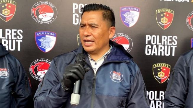 Aksi Gadis Mabuk Ancam Golok ke Warga di Garut Bikin Resah hingga Ditangkap Polisi