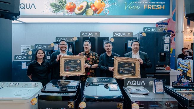 Elektronik rumah tangga AQUA. [AQUA]