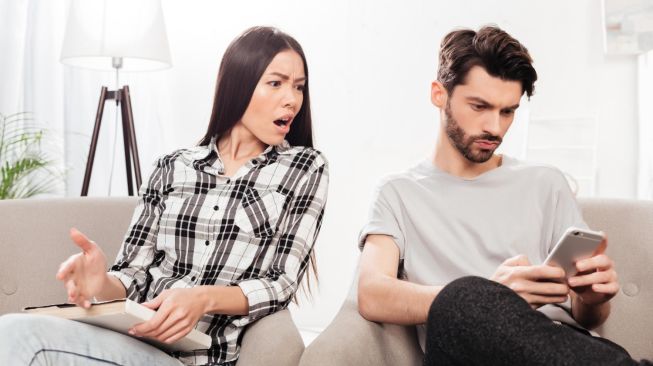 5 Zodiak yang Kalau Marah Suka Langsung Block dan Unfollow Sosmed