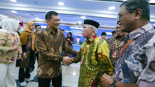 Gubernur Jawa Tengah, Ahmad Luthfi saat acara Welcoming Dinner Forum Dekan Fakultas Ilmu-Ilmu Sosial Perguruan Tinggi Negeri se-Indonesia (Fordekiis) di Gedung Gradhika Bhakti Praja Semarang, Jumat 23 Oktober 2026.