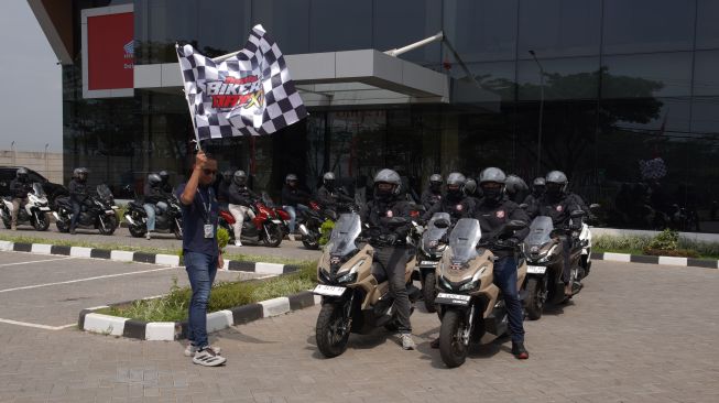 Sebanyak 20 jurnalis menikmati touring di atas Honda ADV160 di Jawa Tengah menuju ajang Honda Bikers Day 2026 di Ambarawa pada 23-24 Oktober 2026. [Dok Astra Honda Motor ]