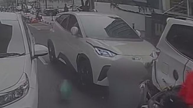 Sopir Mobil Listrik BYD Jadi Tersangka Usai Tabrak dan Lindas Ojol di Kawasan Blok M