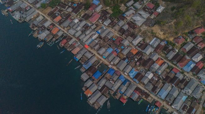 Foto udara permukiman warga Suku Bajo di Perkampungan Bajo Sangkuang, Kecamatan Botang Lomang, Kabupaten Halmahera Selatan, Maluku Utara, Minggu (25/10/2026). [ANTARA FOTO/Andri Saputra/hma]