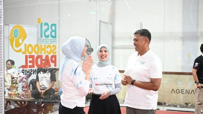 (Kiri ke Kanan) Chief Product & Health Officer Prudential Syariah Ika Meynita, Chief Partnership Distribution Officer Prudential Syariah Mayang Ekaputri, Direktur Utama Bank Syariah Indonesia (BSI) Anggoro Eko Cahyo.