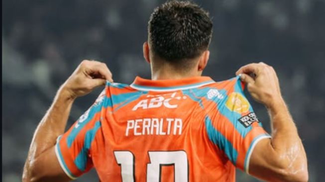 Persib Bandung amankan kemenangan dramatis 2-1 atas Garudayaksa berkat gol akhir Adam Alis. (IG Persib Bandung)