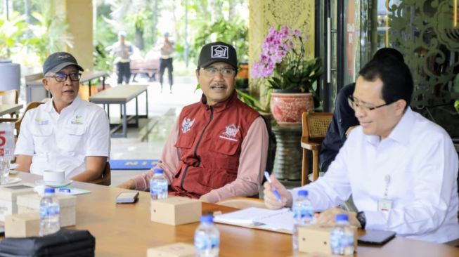 Gus Ipul mengapresiasi dukungan Pemerintah Kabupaten Intan Jaya yang telah menyiapkan lahan dan melakukan komunikasi dengan berbagai unsur masyarakat untuk pembangunan Sekolah Rakyat. (Dok. Kemensos)