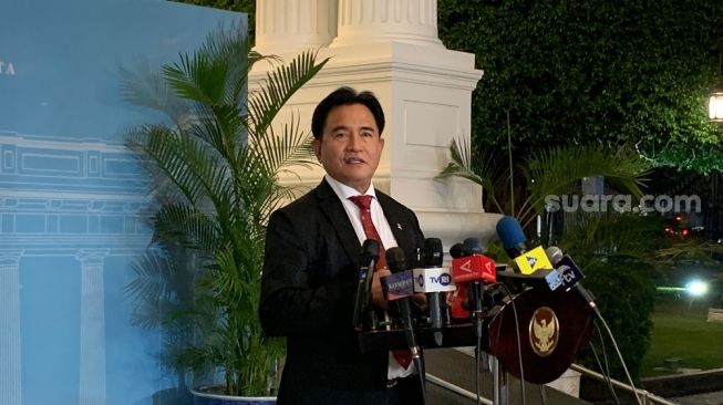 Menteri Koordinator Bidang Hukum, Hak Asasi Manusia, Imigrasi, dan Pemasyarakatan Indonesia, Yusril Ihza Mahendra. (Suara.com/Novian)