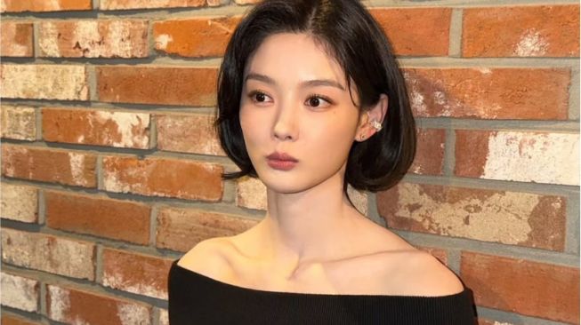 Padukan Gaya Klasik dan Modern, Intip 4 OOTD Sophisticated ala Kim You Jung