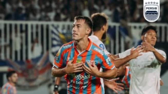Persib Bandung amankan kemenangan dramatis 2-1 atas Garudayaksa berkat gol akhir Adam Alis. (IG Persib Bandung)
