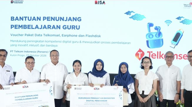 Connect.in-Spirasi ini dihadiri Staf Ahli Menteri Sosial Bidang Teknologi Kesejahteraan Sosial Kementerian Sosial RI, Dr. Robben Rico, A.Md., L.L.A.J., S.H., S.T., M.Si., Senior Director Legal PT Danantara Asset Management, Dr. Inosentius Samsul, S.H., M.Hum., Penghageng Nityabudaya Kraton Yogyakarta Gusti Kanjeng Ratu Bendara, Direktur Legal & Compliance Telkom Andy Kelana, serta Kepala Sekolah Rakyat Terpadu Kulon Progo Agus Ristanto, serta jajaran guru dan pengajar. (Dok. Telkom)