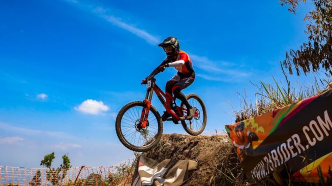 Final 76 Ultimate Downhill 2026 di Ternadi Bike Park, Kudus, menjadi penentu juara umum dengan persaingan ketat di kelas Men Elite dan Men Junior. [Dok. Istimewa]
