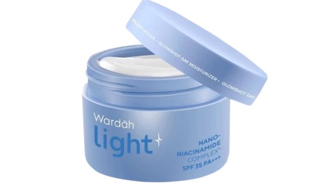 Wardah Light Glowshot Day Moisturizer (Shopee)