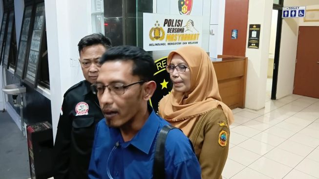 Kuasa hukum korban saat diwawancarai awak media. [Suara.com/Singgih Tri]