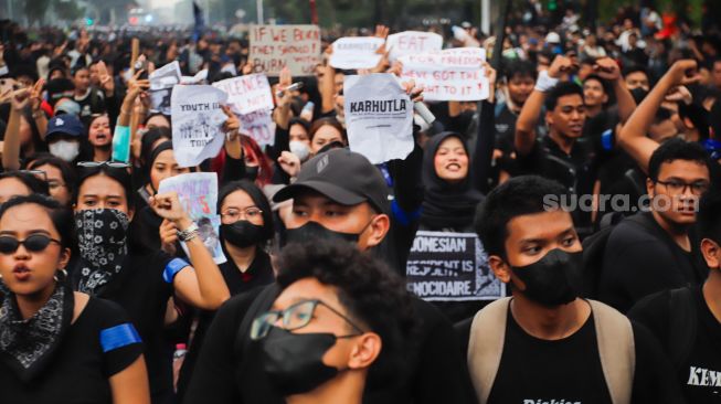 Massa dari berbagai elemen Mahasiswa dan masyarakat saat melakukan aksi unjuk rasa di Kawasan Bundaran HI, Jakarta, Rabu (28/10/2026). [Suara.com/Alfian Winanto]