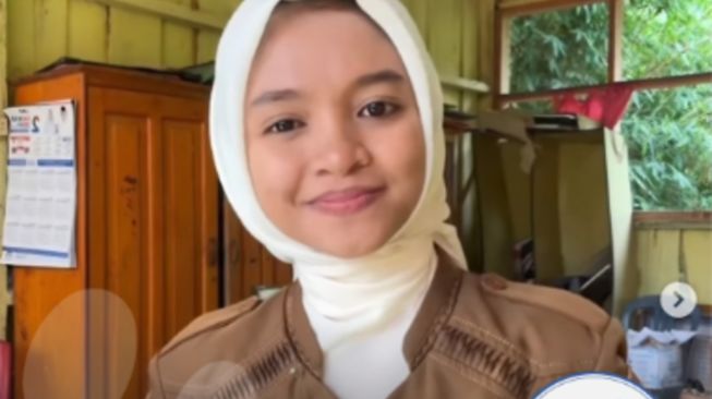 Viral Bu Riska, Guru di Sulawesi Selatan Inisiatif Masak Sendiri 'MBG' untuk Muridnya