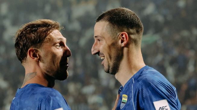 Pemain Persib, Balsa Sekulic saat berselebrasi usai bobol gawang Melbourne Victory di ajang ACL Two (dok. Persib)