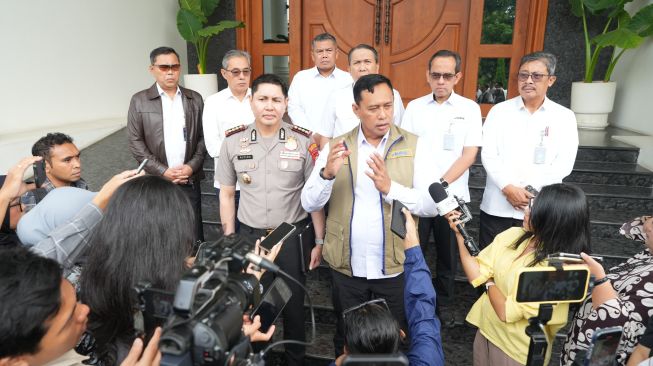 Direktur Utama Perum Bulog, Letnan Jenderal TNI (Purn.) Dr. Ahmad Rizal Ramdhani, S.Sos., S.H., M.Han., menegaskan bahwa langkah penonaktifan ini merupakan langkah preventif sekaligus bentuk tanggung jawab moral perusahaan. (Dok. Bulog)
