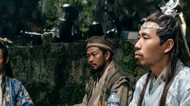Viral Bapak-Bapak Yasinan Pakai Kostum Drama Kolosal Tiongkok, Netizen: Pantes Istana Langit Sepi