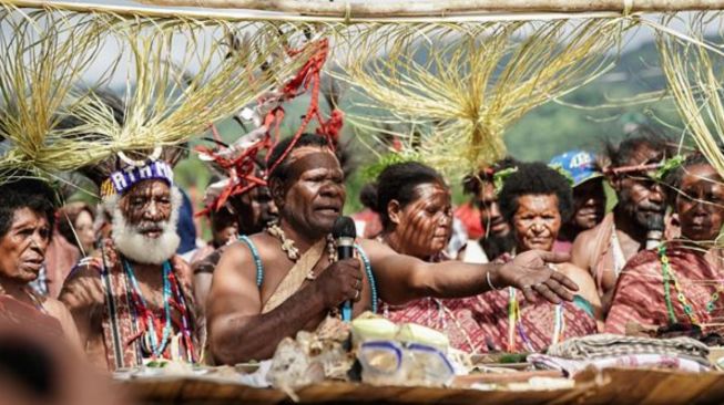 Merawat Laut Lewat Egek, Kearifan Lokal Suku Moi di Papua Barat Daya