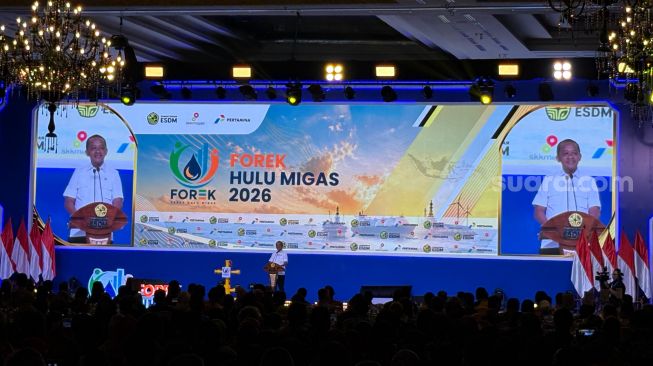 Menteri Energi dan Sumber Daya Mineral, Bahlil Lahadalia saat memberikan sambutan dalam agenda Pembukaan Forum Ekonomi (Forek) Hulu Migas  2026 di Jakarta, Rabu (28/10/2026). [Suara.com/Yaumal]