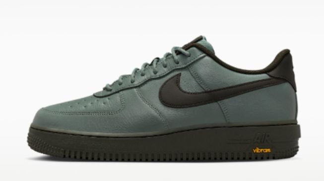 5 Sepatu Jalan Anti Air untuk Outdoor, Nyaman Dipakai saat Musim Hujan