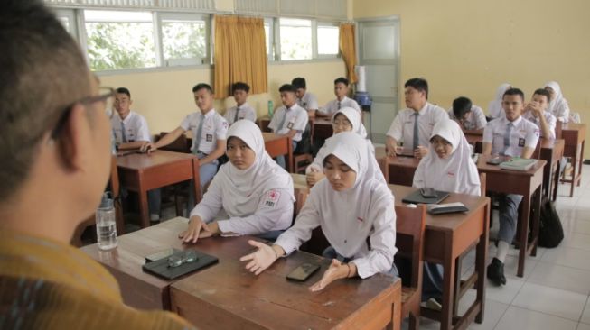 Parah Jadi Para, Gaji Jadi Gajih: Ketika Satu Huruf Mengubah Makna Bahasa