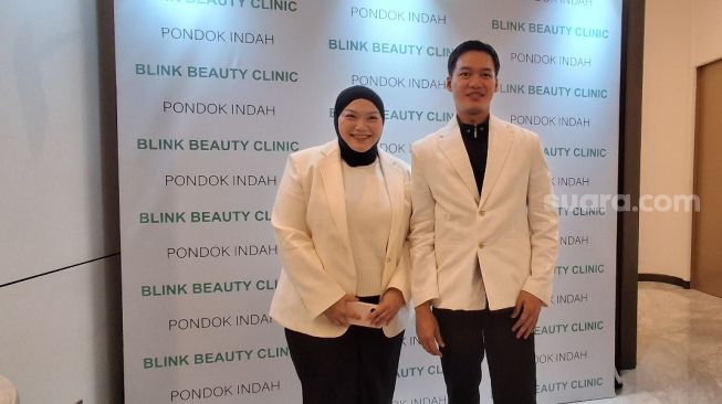 dr. Artini Wijayanti Islami, Sp. DVE, FINSDV dan dr. Rizky Lendl, Sp.DVE, FINSDV. (Suara.com/Vania)