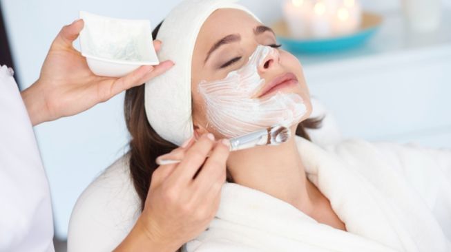 Segarkan Kulit Kusam! 4 Pilihan Masker Semangka untuk Wajah Cerah Berseri