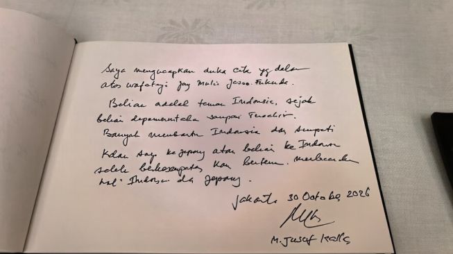 Wakil Presiden RI ke-10 dan ke-12, M. Jusuf Kalla, menyampaikan duka cita mendalam atas wafatnya mantan Perdana Menteri Jepang, HE Yasuo Fukuda di Kedutaan Besar Jepang, Jalan MH Thamrin, Jakarta Pusat, Jumat (30/10/2026) [Suara.com/Tim Media JK]