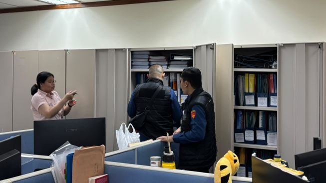 Geledah dan Segel Kantor PT IPPS Jakarta, Kejagung Sita HP Berisi Chat Korupsi Rp2 Triliun!