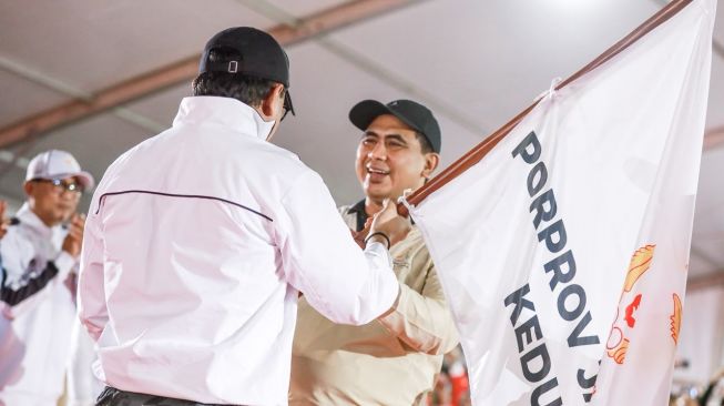 Wakil Gubernur Jawa Tengah, Taj Yasin Maimoen saat menutup Pekan Olahraga Provinsi (Porprov) XVII Jateng 2026 di Halaman Stadion Kebondalem, Kabupaten Kendal, Jumat, 30 Oktober 2026.