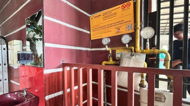 Instalasi jaringan gas bumi PGN di Palembang dilengkapi perangkat pengukur tekanan