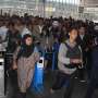 Ribuan Penumpang KRL Menumpuk di Stasiun Manggarai