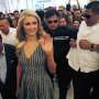 Bintang Baywatch Mengaku Dipukuli Paris Hilton