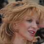 Courtney Love Jadi Korban Kebrutalan Pemrotes Uber Taksi