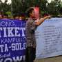 Demonstran Kasih Tiket KA, Jokowi Minta Tiket Pesawat Terbang