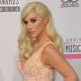 Kesha Sangat Cantik Hadiri Red Carpet Pasca-rehabilitasi