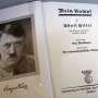 Pria Ini Dipaksa Pindahkan Patung Ayah dari Kuburan, Alasannya: Mirip Hitler
