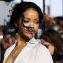 Rihanna Pamerkan Semua Lekukan Tubuhnya di Majalah Brasil