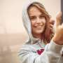 Semenit Unggah Foto "Selfie" di Facebook, Perempuan Ini Tewas dalam Kecelakaan
