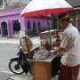 Uniknya Pedagang Bakso di Ubud
