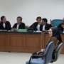 Ratu Atut Tegang Saat Jalani Sidang Perdana di Tipikor